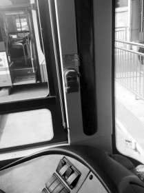 客車自動破窗裝置,遙控自動破玻器,破窗器,南冠破玻器